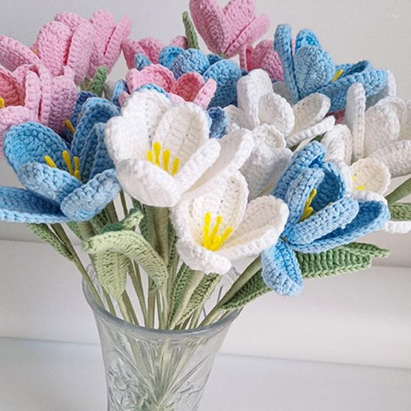 Fiori decorativi rifiniti all'uncinetto fatto a mano tulipano a maglia per decorazioni per matrimoni tavolo intrecciato a mano decorare il bouquet