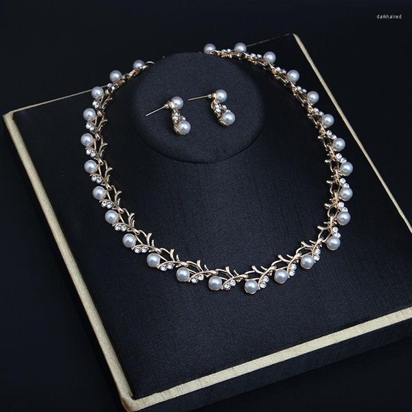 Catene Versione coreana Pearl Rhinestone Collana Set di orecchini alla moda e versatili Calcole fresche Accessori brevi