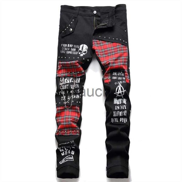 Herren Jeans 2021 Koreanische Mode rote Plaid Patchwork Punk Rivet Männer Slim Jeans Hose Schädel Buchstaben Print Hip Hop Kette Denimhose Spodnie J230814
