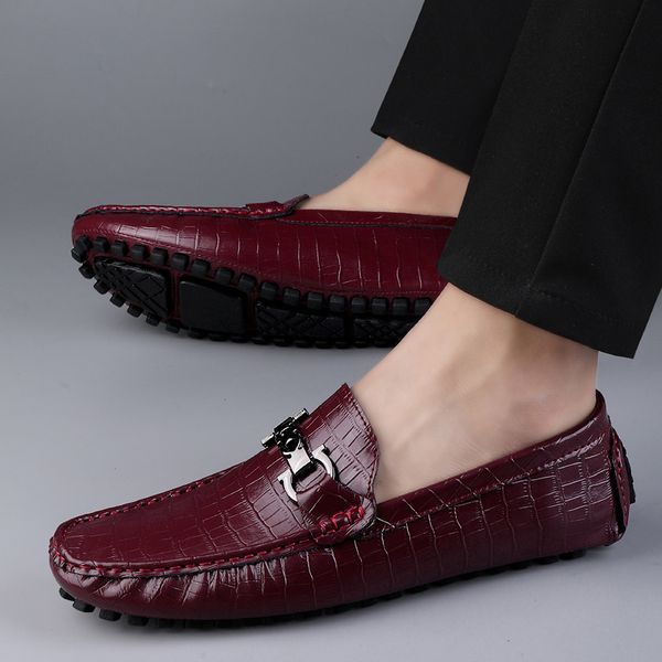 Sapatos de vestido homens vinho vermelho fivela de ferro casual sapato genuíno couro marca moda respirável condução suave deslizamento em mocassins confortáveis 230814