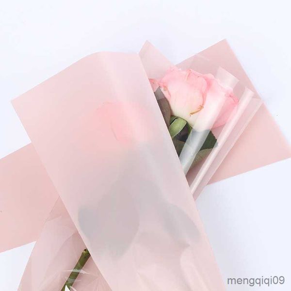 Enrolamento de presentes 50pcs 45cm Florist Plastic Flower Packaging Bacs Sacos de rosas de rosas de rosa embrulhando papel dos namorados Roses Bag R230814