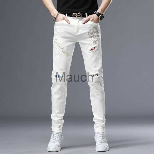 Jeans masculinos Primavera Verão Summer White Hot Drill Ripped Cowboy Korean Streetwhear