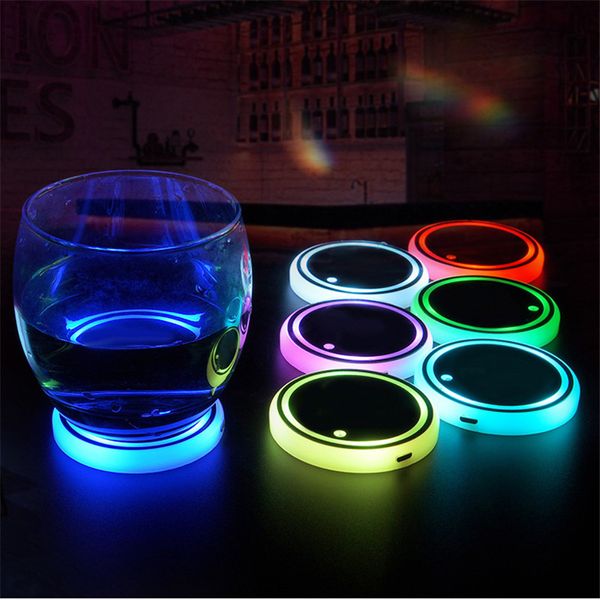 100 pcs LED -Auto Wasser Luminöser Untersetzer Licht RGB 7 Bunte USB -Sensor Vibration Atmosphäre Lampenhalter Autodekorelle Beleuchtung