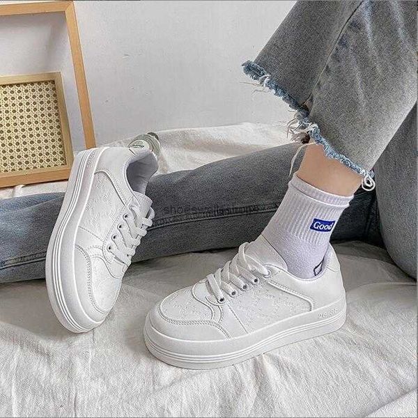 Sapatos brancos pequenos femininos 2022 nova moda estudantes japoneses sapatos casuais de sola grossa são bons com sapato de pão de dedo grande oo1