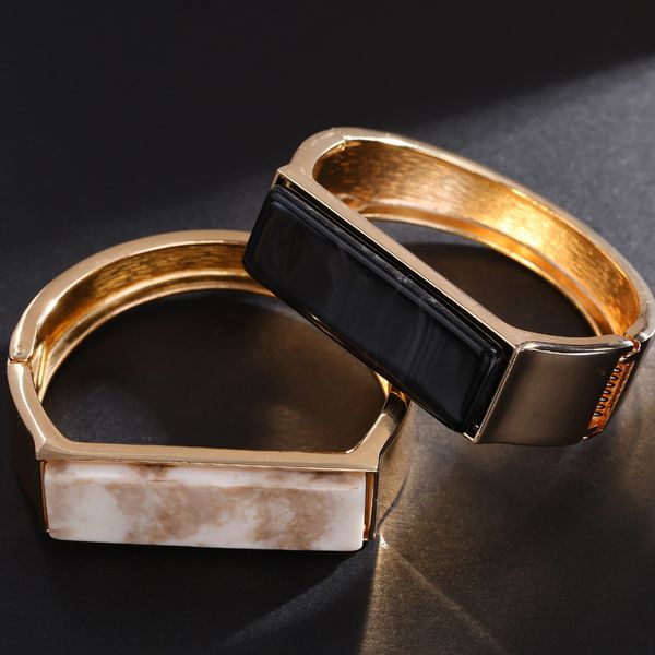 Schwarzer weißer Großhandel von Schmuck, europäischer und amerikanischer Mode und kreativer türkiser Armbänder, Schwermetallarmbänder, ein Stück für Vertriebsgeschenke Verkauf cool