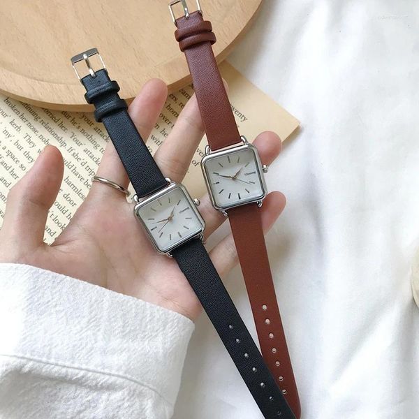 Armbanduhr Retro Square Design Woman sieht minimalistische Frauen Freizeitkleid Damen Schwarze Lederuhr Uhr beobachtet