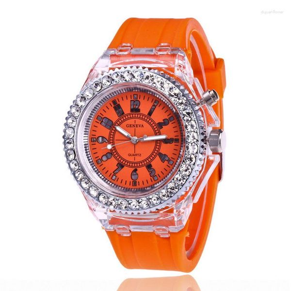 Armbanduhr 2023 LED Luminous Watches Genfer Frauen Quarz Uhr Damen Silikonarmband Frau 12 helle Farben