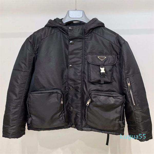 2023-Winter-Designer-Baumwolljacke hochwertiger Nylon Multi-Taschen-Reißverschluss gerader loser Herren Stilvoller schwarzer Mantel