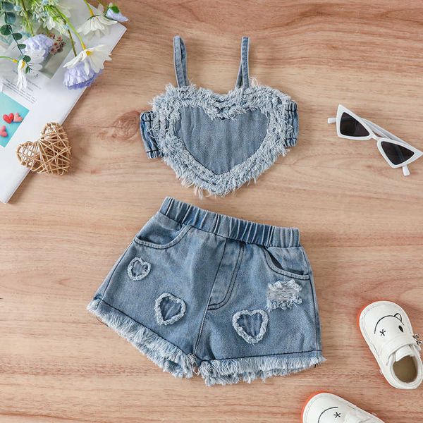 Set di abbigliamento 2 pezzi Set di vestiti adorabili per neonate Denim Senza maniche a cuore Canotta Gilet Pantaloncini strappati elastici Abbigliamento estivo