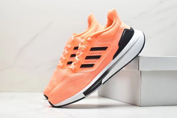 Designer 2023 sneaker sportivi sneaker atletiche Nuova piattaforma di scarpe casual A2002 Pacchetto di protezione Pink Low Rain Cloud Men Women Sports Allenatori Sports Jogging Walking Walking