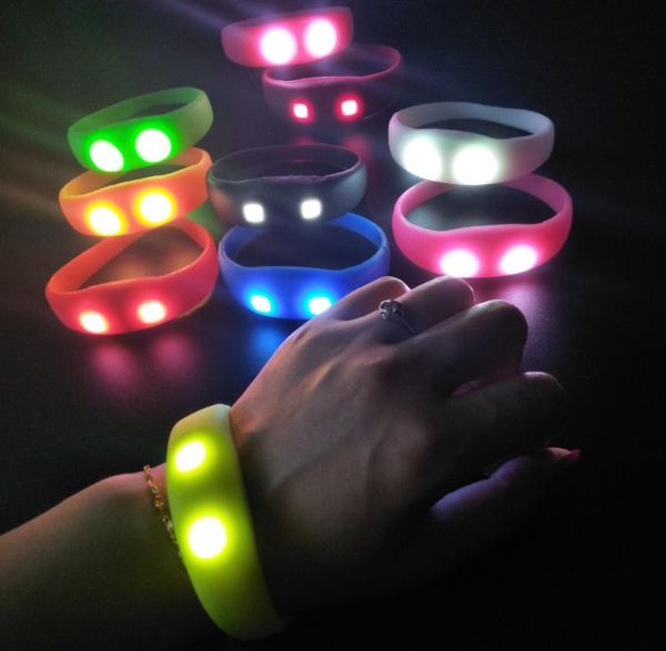 LED Blinking Armband Armband Band Vocie Control Bracelet Sound aktiviertes Glüharmband für Partyclubs Konzerte