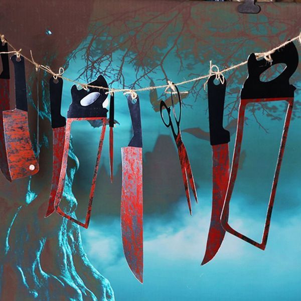 Andere Event -Party liefert 12 pcs Lot Halloween Plastik -Blutmesser -Werkzeuge Sets Horror Spooky Haunted House Hanging Garland Banner Dekoration 230814