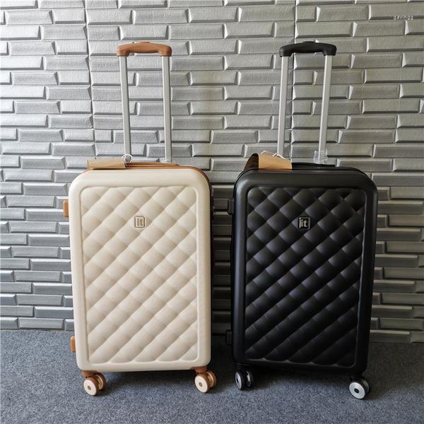 Koffer der Luxusmarke, Rollgepäck auf Rädern, Trolley, Reisekoffer, Bordtasche, Kofferraum, Hartschale