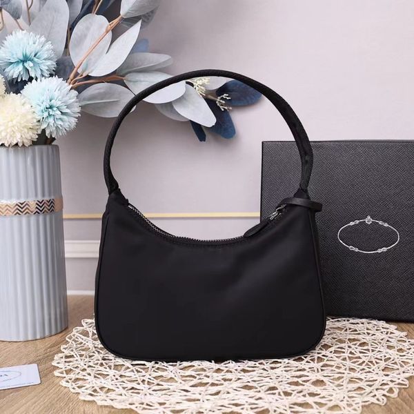 Известный бренд классический Simple Crescent Bag 2023 Популярная высококачественная нейлоновая ткань повседневная универсальная молния женская женщина с одним плечом.