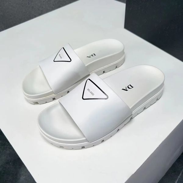 Üçgen Ev Kauçuk Terlik Erkek Dışarıda Sandale Moda Platformu Slayt Sandal Ünlü Tasarımcı Kadın Yaz Yüzme Ayakkabı Kadınlar Plaj Termeri Lüks Gündelik Slaytlar