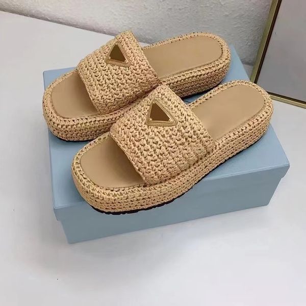 uomo triangolo Paglia Spiaggia sandalo da bagno sandalo di lusso famoso designer donna Rafia intrecciata Pantofole Scivoli all'uncinetto Estate all'aperto Scarpa scorrevole piattaforma di moda Pantofola