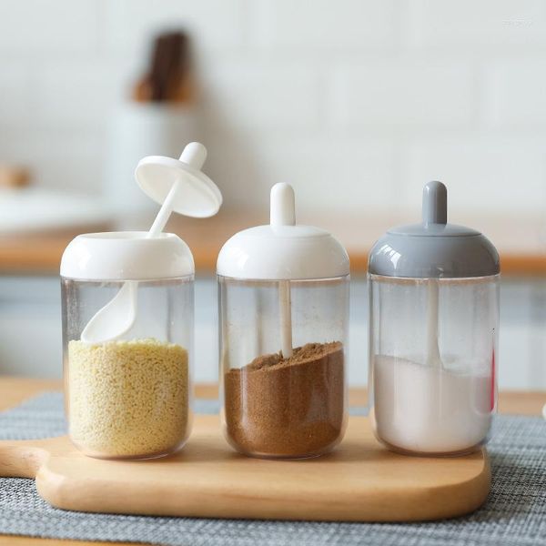 Бутылки для хранения продукт простые круглые кухонные приправы с ложкой приготовление домашнего перца и соля