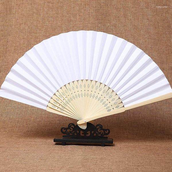 Dekorative Figuren 50pcs/Los weißer Bambus Klapppapier Handtasche Fan Chinesische Hochzeitsbevorzugungen Geburtstagsgeschenke Party Dekoration Wohnkultur