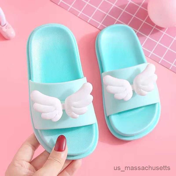 Slipper Angel Wings Crianças Slippers Summer Kids não deslizam o solo de solo de banheiro caseiro Sapatos de conforto R230815