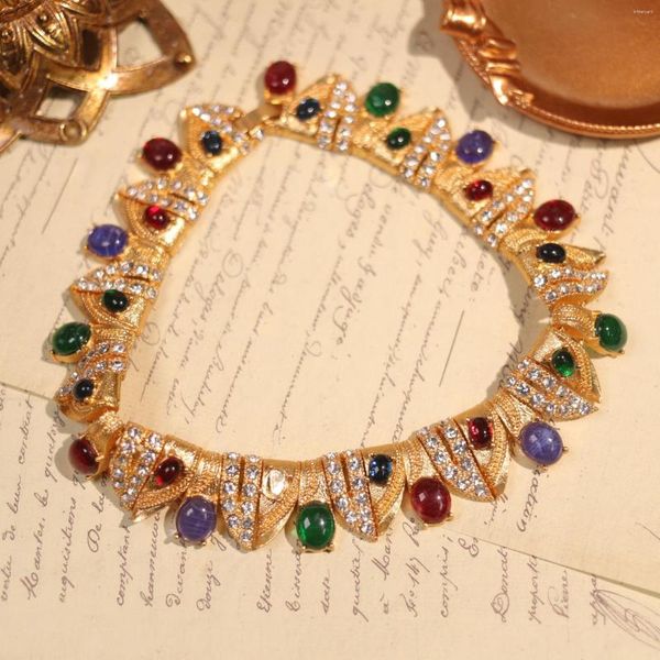 Brincos de garanhão Ruby e Emerald Retro medieval pesado colar de colarinho