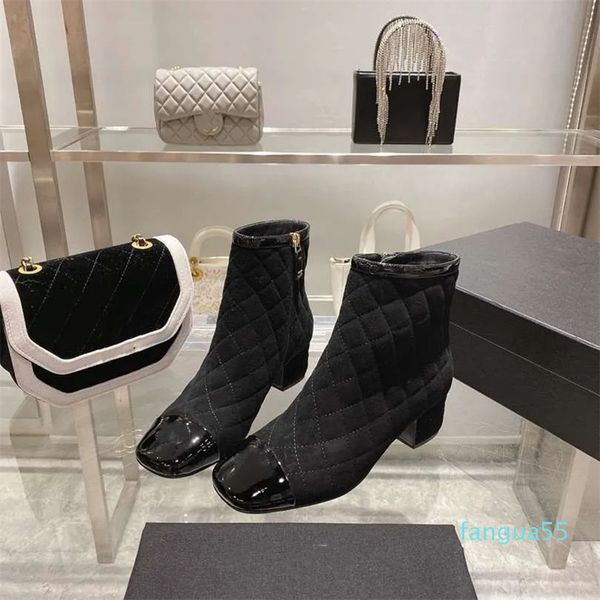 2023 Designer Botas de tornozelo de luxo clássica mulher mulher moda motocicletas botas grossas sapatos de bordado de bordado