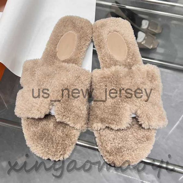 Slippers de alta qualidade Plush Slippers Alpaca Wool Moda e confortável outono e inverno Sapatos de lã grossos Designer de luxo Slippers V011 J230815