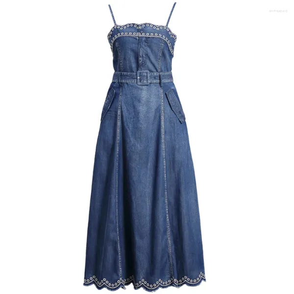 Lässige Kleiderinnen Frauen -Gurtkleid 2023 Sommer bestickter Denim Vintage High Taille Long