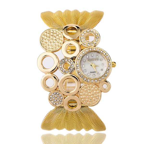 Orologi da donna Diamondencrusted Ladies Orologio Accessori di abbigliamento di moda personalizzati Bracciale europeo Diamond Quartz WA 230814