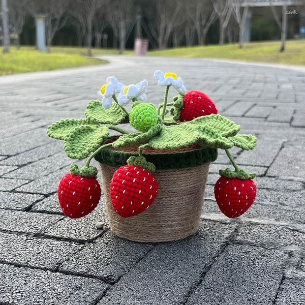 Flores decorativas Morangos de crochê feitos à mão Plantas artificiais de bomte