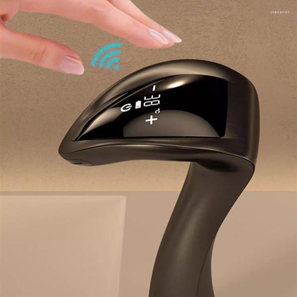 Waschbecken Wasserhähne intelligenter Digital Display -Sensor -Becken Wasserhahn und kaltes Wassermischer Wandmorted Messing Waschbecken Waschtisch