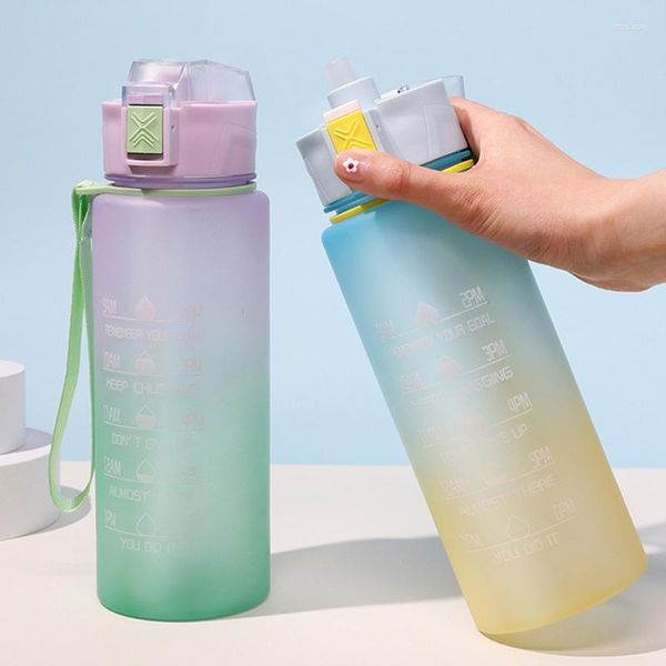 Wasserflaschenflasche mit tragbarem Griff Stroh gefrostet Gradienten Plasti Cup Outdoor Tour Fitness Fitness 900 ml Trinkwerkzeug