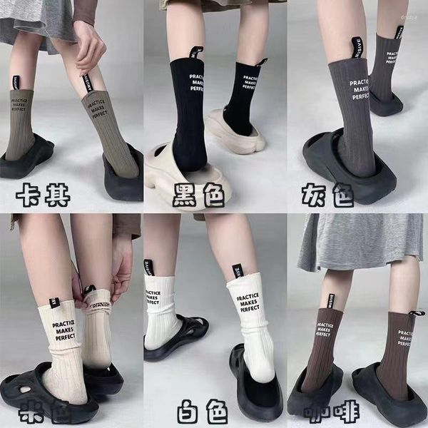 Frauen Socken Paar Ferse Label Brief mit mittlerer Röhren Doppelnadel koreanische Liebhaber Designer Baumwollmänner Home Sport White