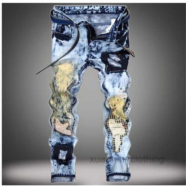 Designer jeans maschile grande pittura da donna rotta con i pantaloni motociclistici lussuosi dritti e lavati.
