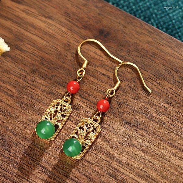 Brincos de garanhão Nicho Design sofisticado Design antigo Eletroplating Gold Color IMitation Jade For Women Retro Tribunal por atacado