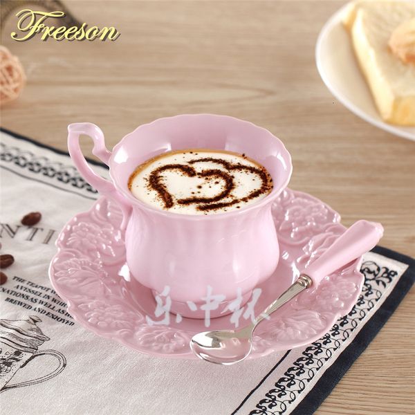 Кружки элегантная розовая кофейная чашка -блюдца набор Spoon Set Europe Princess Ceramic Tea Cup 180 мл верхнего фарфорового чафе кафе Teatime Drinkware 230815