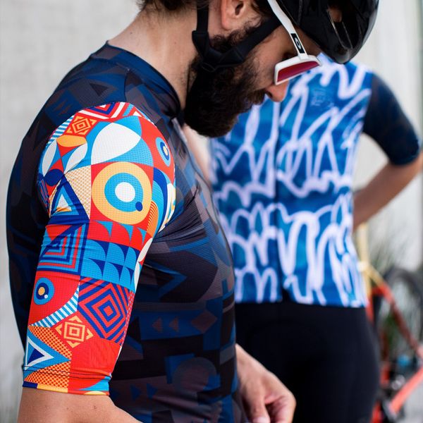 Radsporthemden Tops SDIG Top -Qualität schwarzer hochwertiger Kurzarm Cycling Jersey Pro Team Aero Schnitt mit Este Nahtloser Prozess Straße MTB 230815