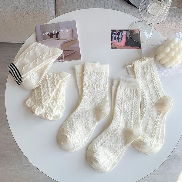 Frauen Socken 3pcs Einfacher Frühling Herbst Lolita Weißes Set für Mode JK 3d gebratene Teigdrehungen Koreanischer japanischer Stil