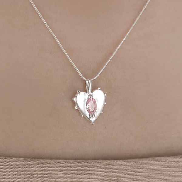 Collane a sospensione Corea Design di lusso di nicchia leggera con abot rotondo a cuore rosa zircone