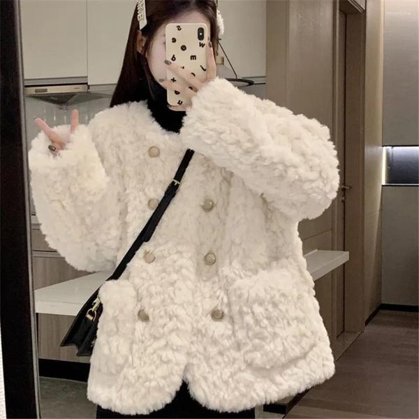 Peles feminino branco estilo coreano Cordeiro de lã Jackets Mulheres All-Match bege bege casaco peludo Ladies Fashion Streetwear Pockets de pelúcia