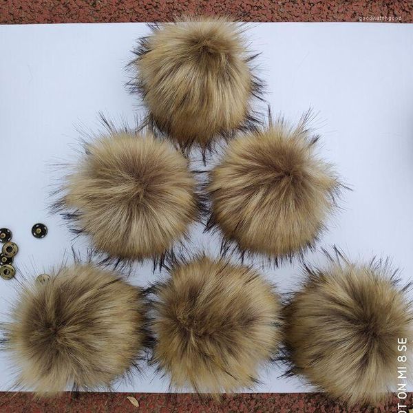 Beralar Toptan 5pcs/Lot Büyük 15 cm Doğa Kürk Pompomlar Kürklü Polyester Kış Örme Şapkalar için Kıllı Top Poms Kapaklar Beanies