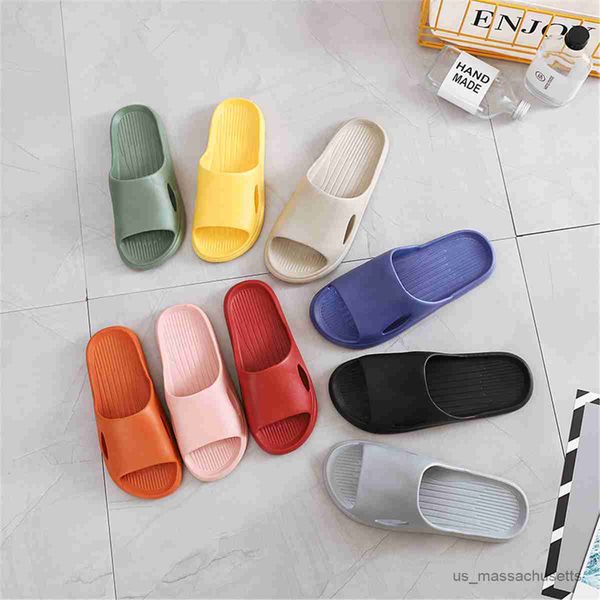 Slipper Fashion Home Slippers for Men Slip On Flats Hotel Shoes Indoor Sapatos planos de verão feminino Sandálias de banheiro da família R230816