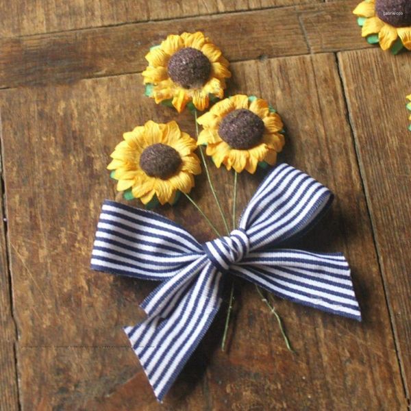 Dekorative Blumen 100 Stücke gelbes künstliches Papier Sonnenblumen Verzierung Hochzeit Candy Box Handwerk DIY Kartendekoration