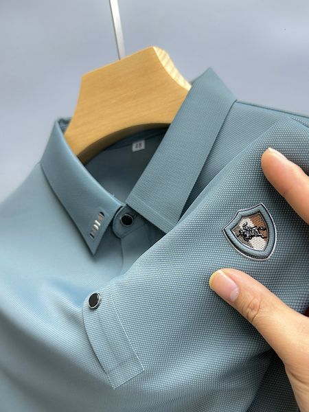 Herren Polos hochwertige Eis Seide Lappel lässige Festkörperschild Kurzarm Männer Luxus Mode Polo -Hemd 230815