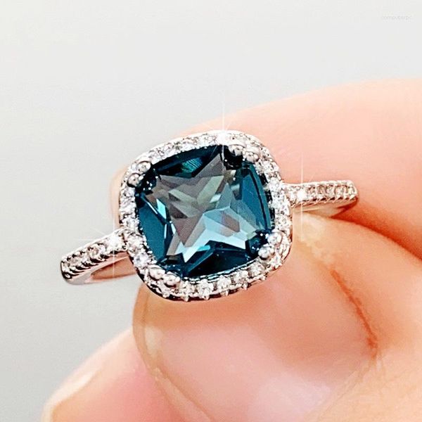 Anéis de casamento Coscão cortada azul zircônia cúbica para mulheres cor de prata temperamento elegante para joias da moda da tendência da senhora