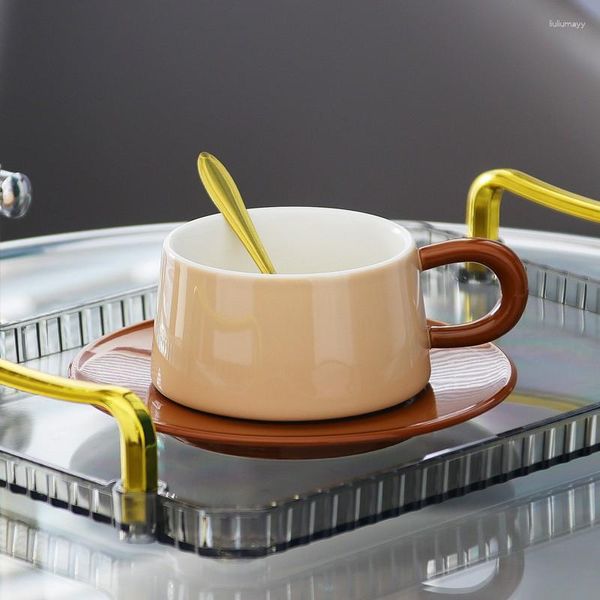 Coppe Saucers Creative Coffee Retro Cup Ceramic Set di lusso leggero di alto valore e piattino con cucchiaio European Afternoon Tea