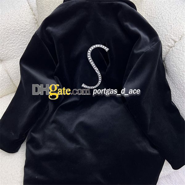 Women Black Velor Coat Back Letter Rhinestone Design Woman Woman abbigliamento inverno a forma di bozzolo a forma