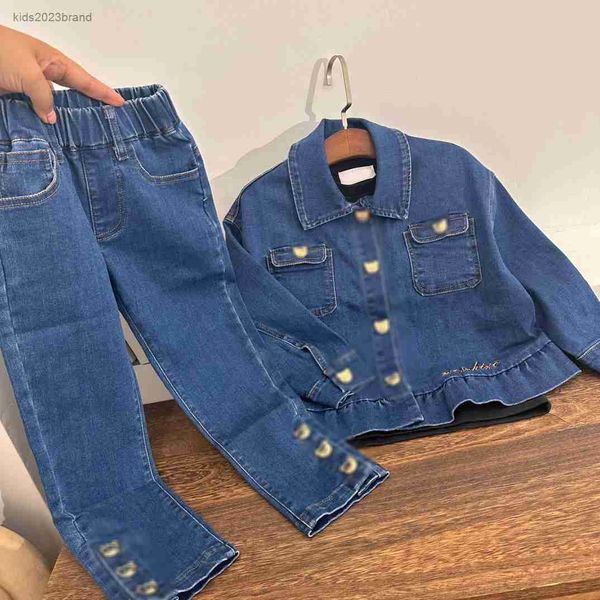 Designer Baby Suits Tracksuits Dimensioni 100-150 cm 2pcs Polo Collar Denim Giacca e Pulsante Metal Heal Abbelliere jeans abbelliti luglio26