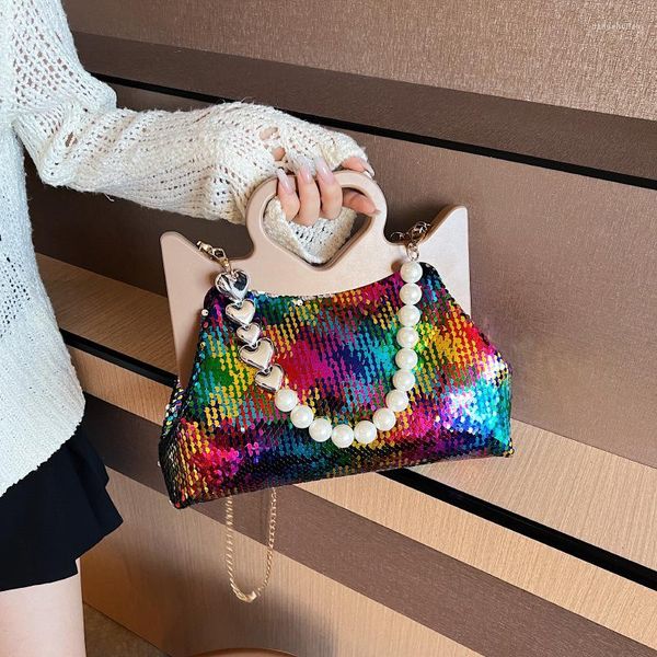 Bolsas noturnas 2023 lantejoulas de moda européia e americana adoram manuseio em forma de coração bolsa feminina feminina saco de clipe