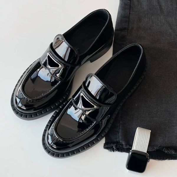 Осень и зимние дамы дизайнерские обувь повседневная обувь сандалии кроссовки толстая подошва Увеличение логотип Shoelaces Новый бренд