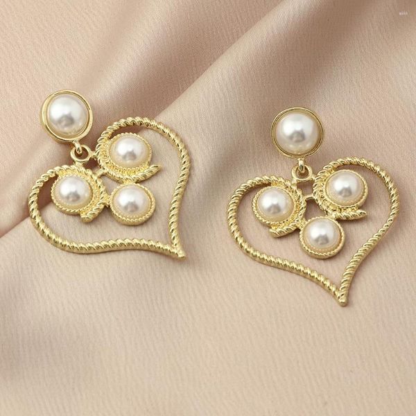 Stift Ohrringe Mode übertriebene goldene Farbe Herz geometrischer Metalltropfen Ohrring für Frauen Vintage Pearl Valentines 'Tag Schmuck